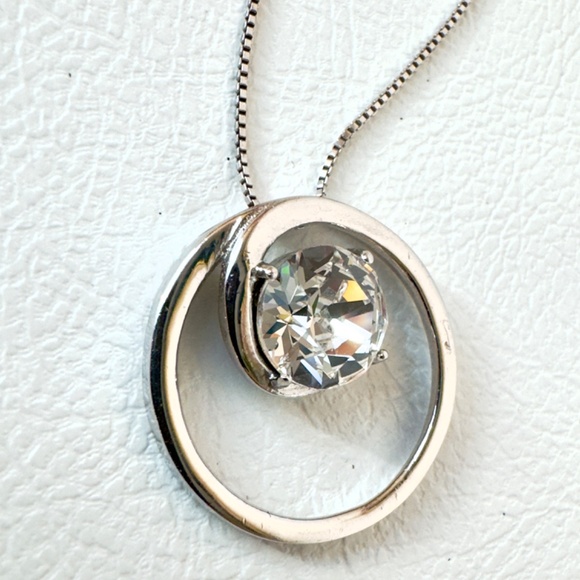 925 Sterling Silver Round Slider Pendant On Box Chain Necklace - Picture 2 of 8